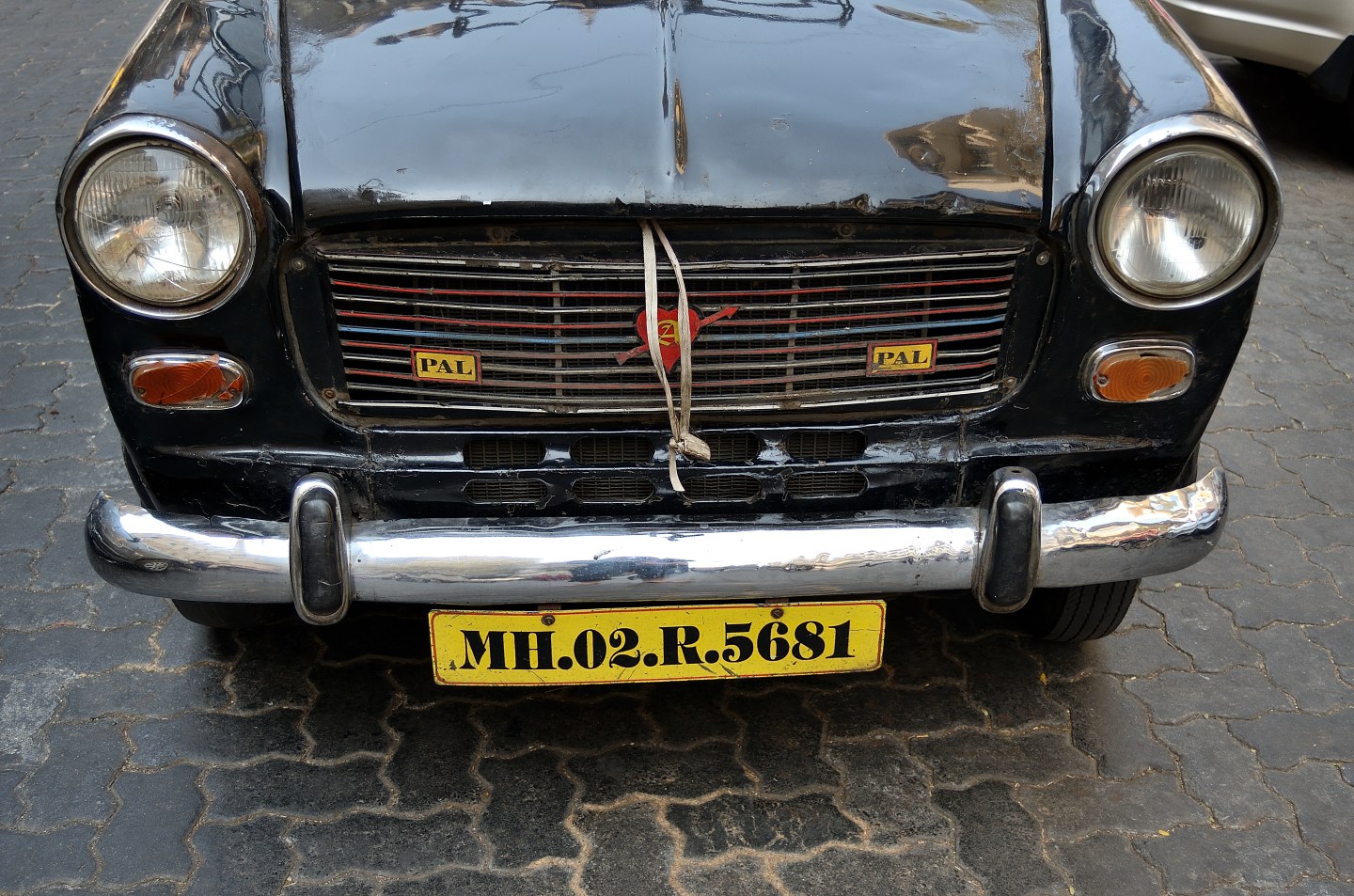 Taxilogue - India - Old Ambassador cab
